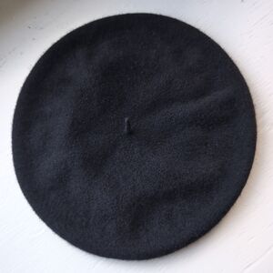 Black wool felt beret hat